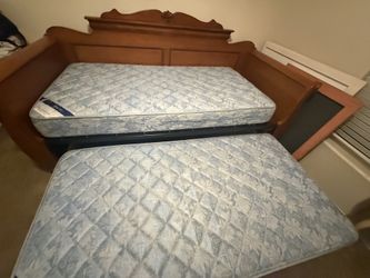 Heavy Duty Victorian Style Bed Antique New Mattresses, No Stains On Them Was Only Used To Sit Down As A Couch And Rarely At That