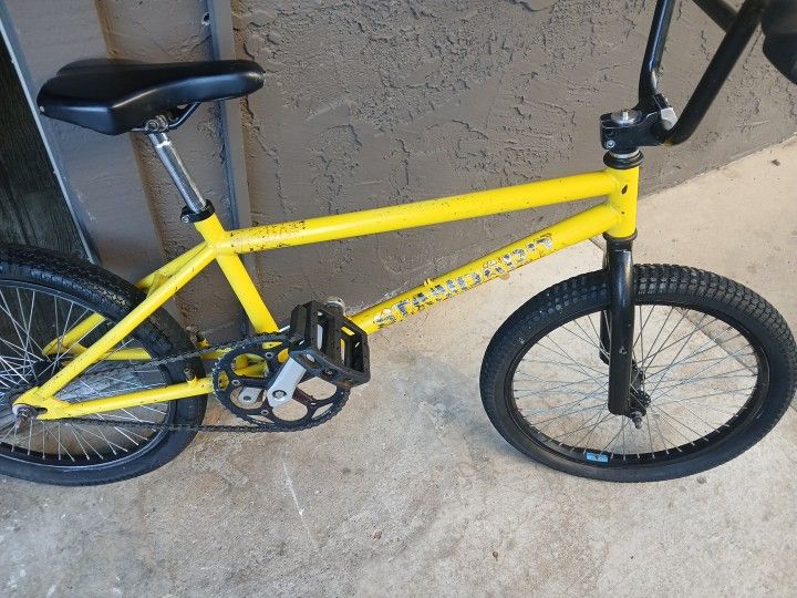 Vintage 20 Inch Standard R125 Race Bike BMX Just Need Brakes