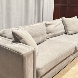 Oversized sofa in amazing conditon!