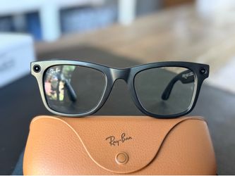 Ray Ban Meta Wayfarer: Matte Black, Transitional Lenses.