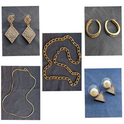 Bundle of jewelry