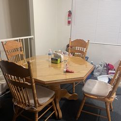oak table w/ 4 chairs FREE SEAT CUSIONS