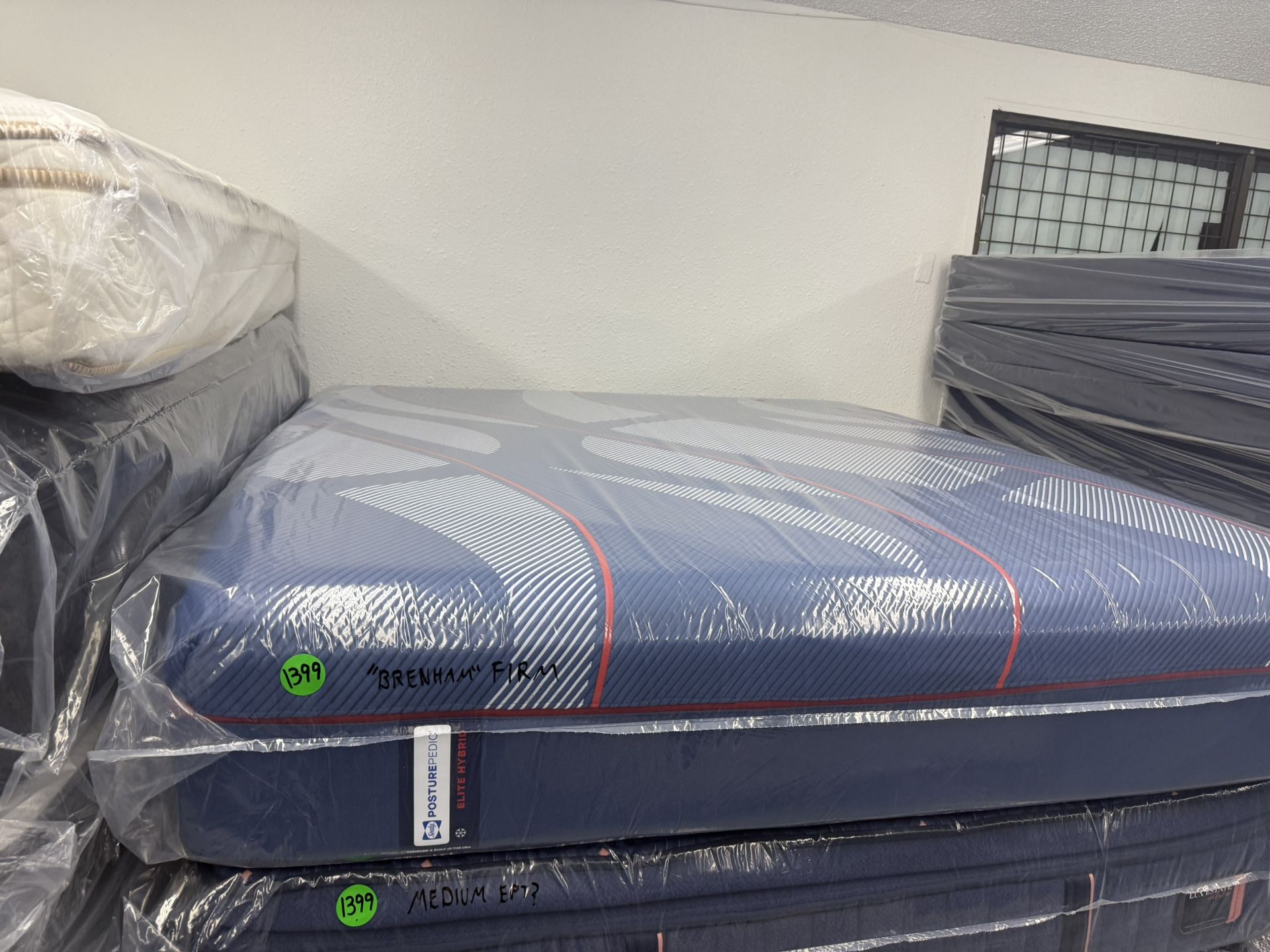 KING SIZE SEALY POSTUREPEDIC ELITE HYBRID “BRENHAM” FIRM MATTRESS & BOX SPRINGS BED SET