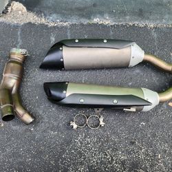 OEM Yamaha R1, YZF Exhaust Pipe Muffler 5VY 2004-06 New Never Used