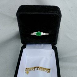 Real 14k. White Gold, Emerald & Diamond Ring