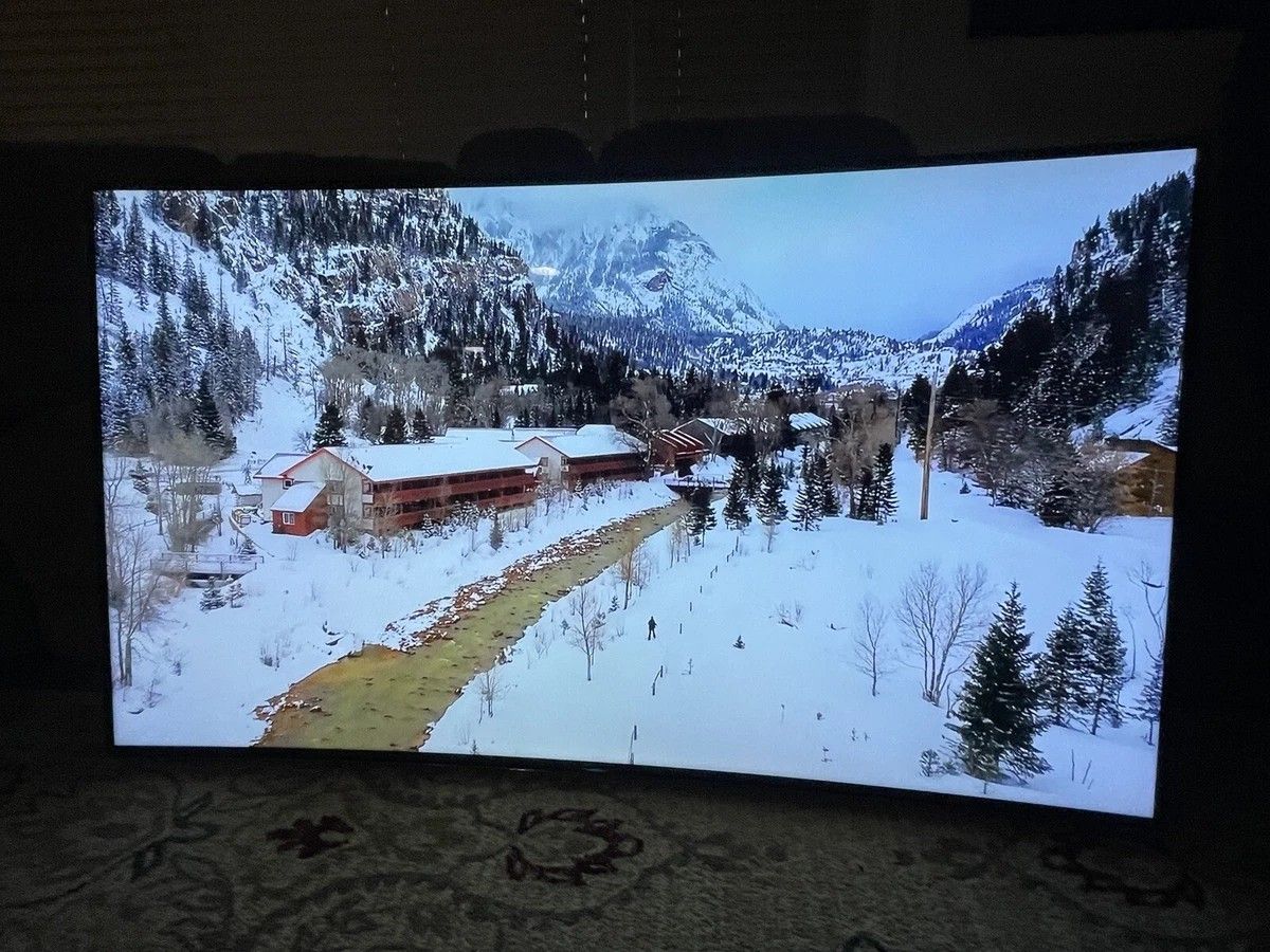 CURVED SAMSUNG TV