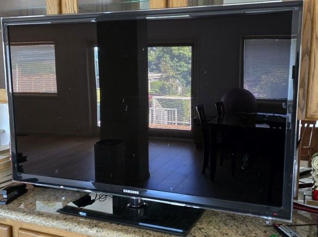 Samsung 55' TV with Remote