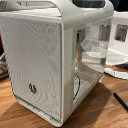 White BitFenix M-2022 PC Case W vertical mounting bracket + ARGB Strip