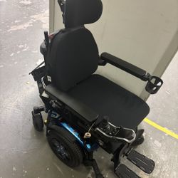 QUANTUM POWER WHEELCHAIR 