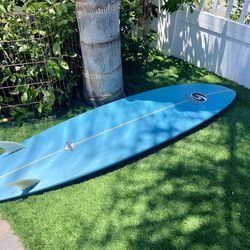 Surfboard 7’8”