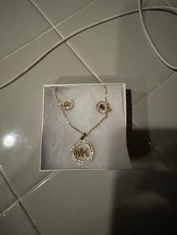 Michaelkors Necklace set