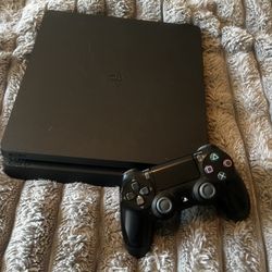 PS4 Slim 