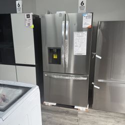 LG - 31 cu. ft. Smart Standard-Depth MAX™ French Door Refrigerator with Dual Ice