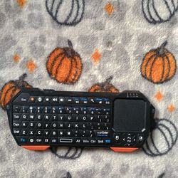 Wireless Mini QWERTY Keyboard Touchpad Backlit Bluetooth Rechargeable Remote