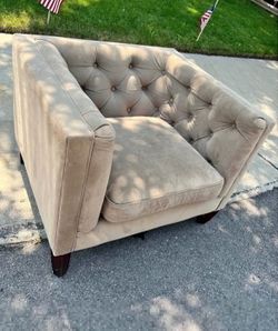 Tufted chair