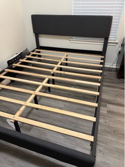 ZINUS UPHOLSTERED PLATFORM BED & MEMORY FOAM MATTRESS