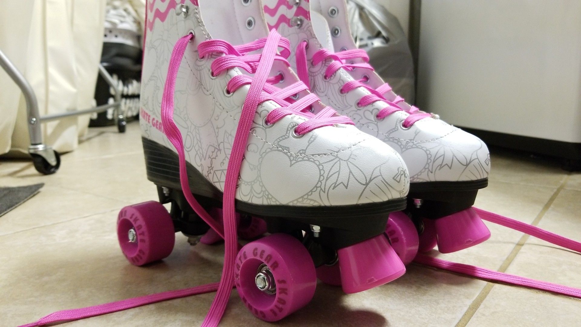 Girls *BRAND NEW* customizable skates