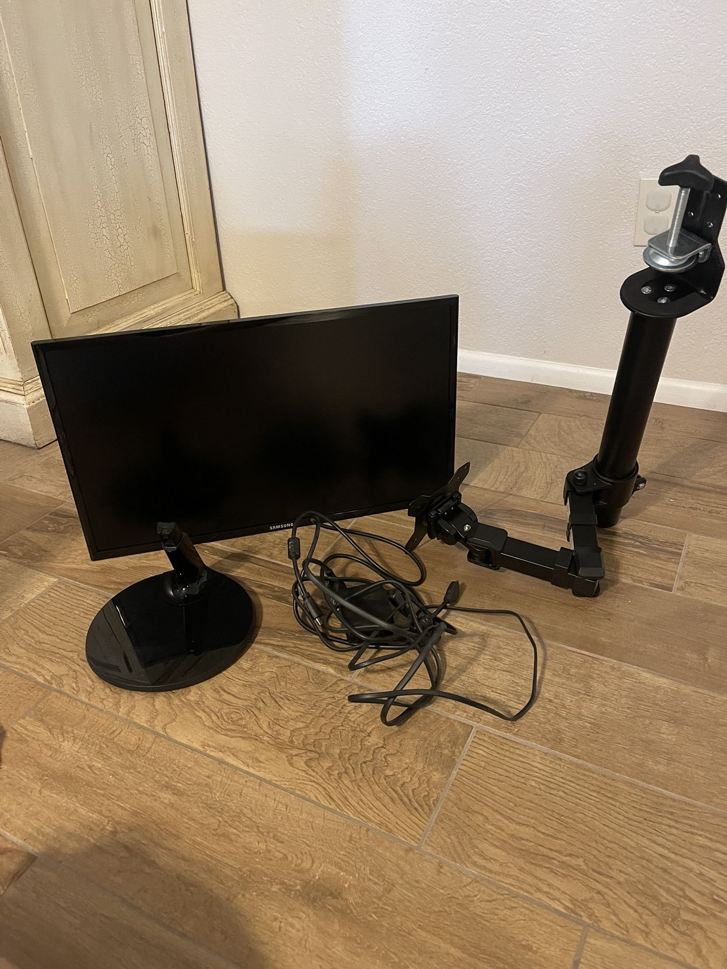 Samsung Monitor with Stand & Desk Arm