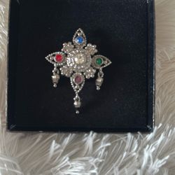 Year 1997 $20.00 Here are some images of the Bob Mackie “Jewel Essence” brooch pins created for Barbie in the late 1990s. These stylish pins are finel