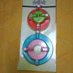 #04 • Pom Pom Maker • by Yarnology