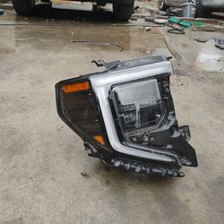 Passenger Side Headlight GMC SIERRA 