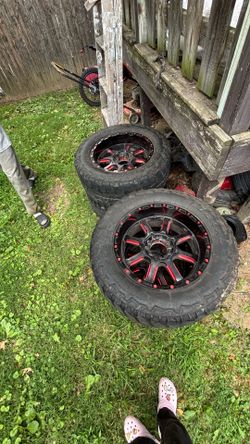 20” KMC Wheels w/ 35x12.50R20 Radar Renegade A/T Tires + Spacers – 8 Lug