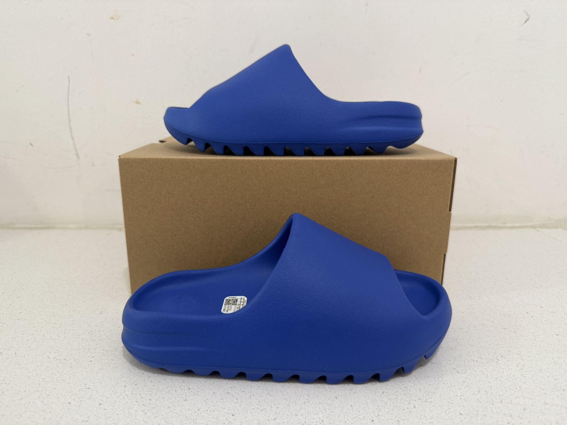Yeezy Slide Azure Size 7
