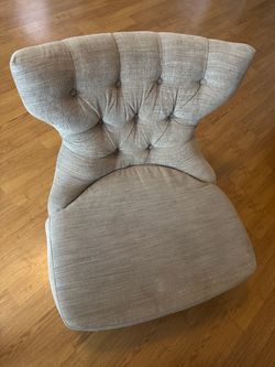 Armless chair
