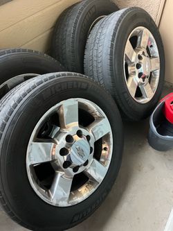 Chevorlet silverado rims 60r20 8 lugs