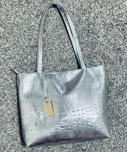 Elegant Silver Matching Set – Tote Bag & Slide Sandals