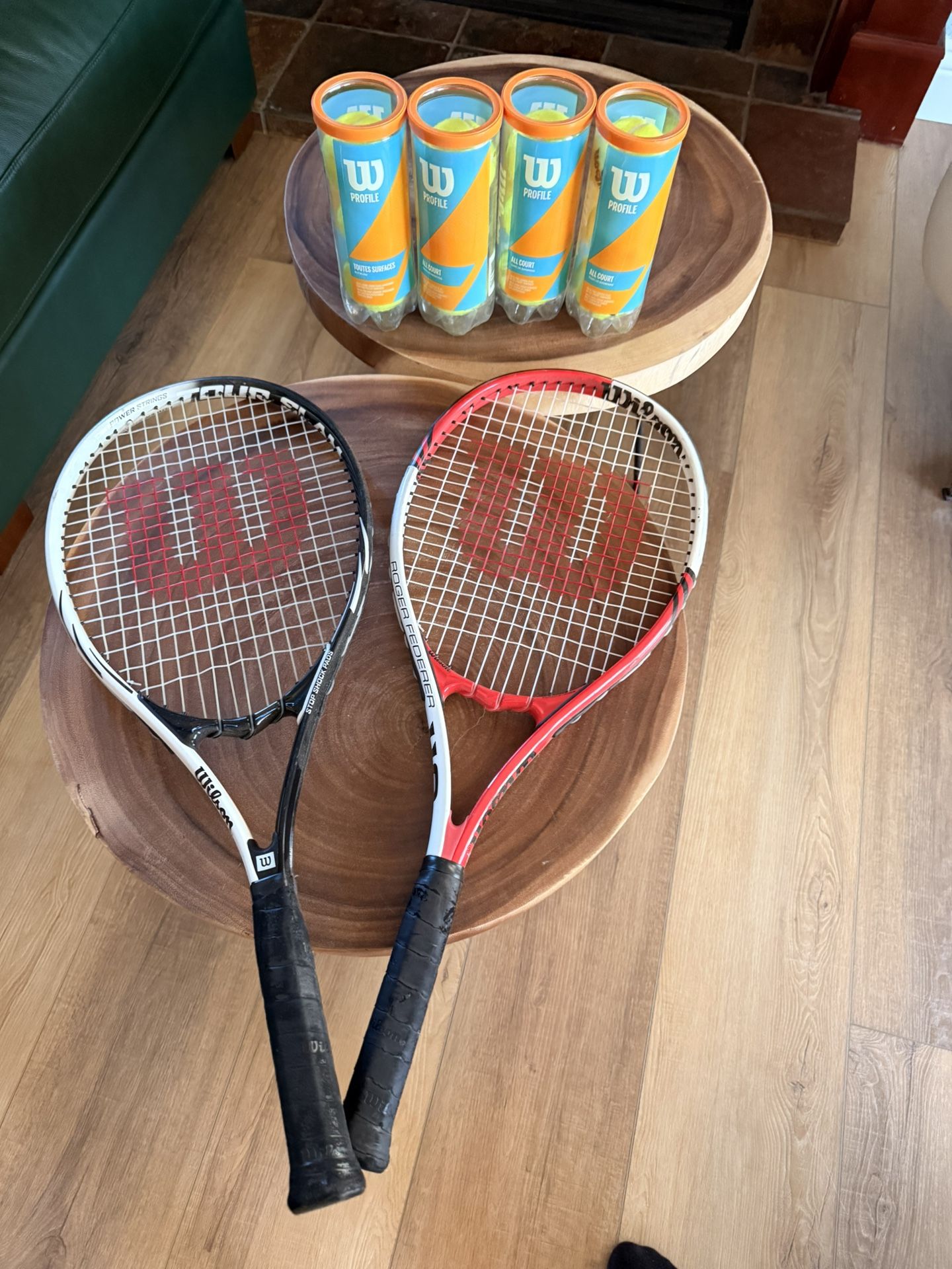 🎾 Wilson Tennis Set – 2 Racquets + 4 Cans of Balls – Great Condition