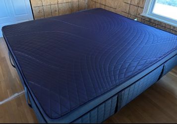 Purple Rejuvenate Plus 2.0 King Mattress, Like New, Free Local Delivery