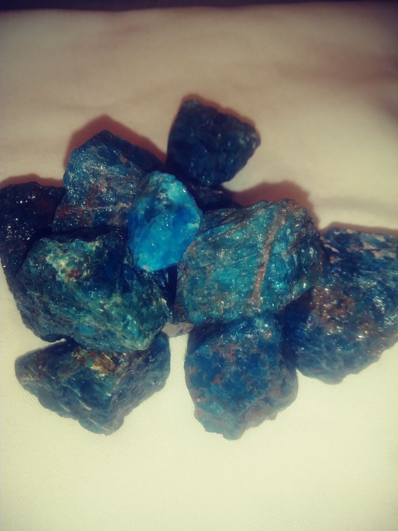 rough blue apatite healing crystal