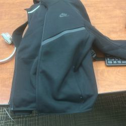 Black Large Nike Tech