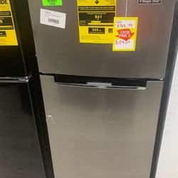 MAGIC CHEF REFRIGERATOR