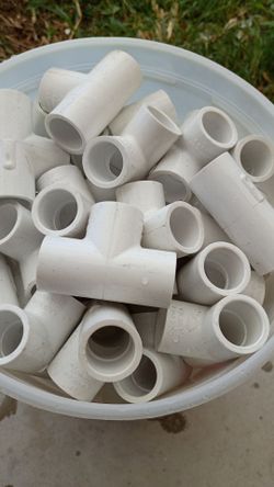 Lot of PVC Pipe Tee Fittings, 1/2" , 105 available now