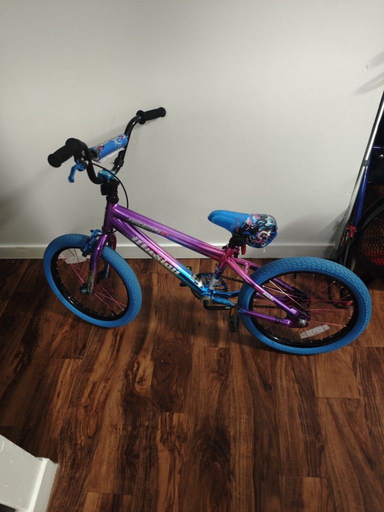 🔥 Like-New Next Surge BMX 18" Kids Bike – Vibrant Colors! 🔥