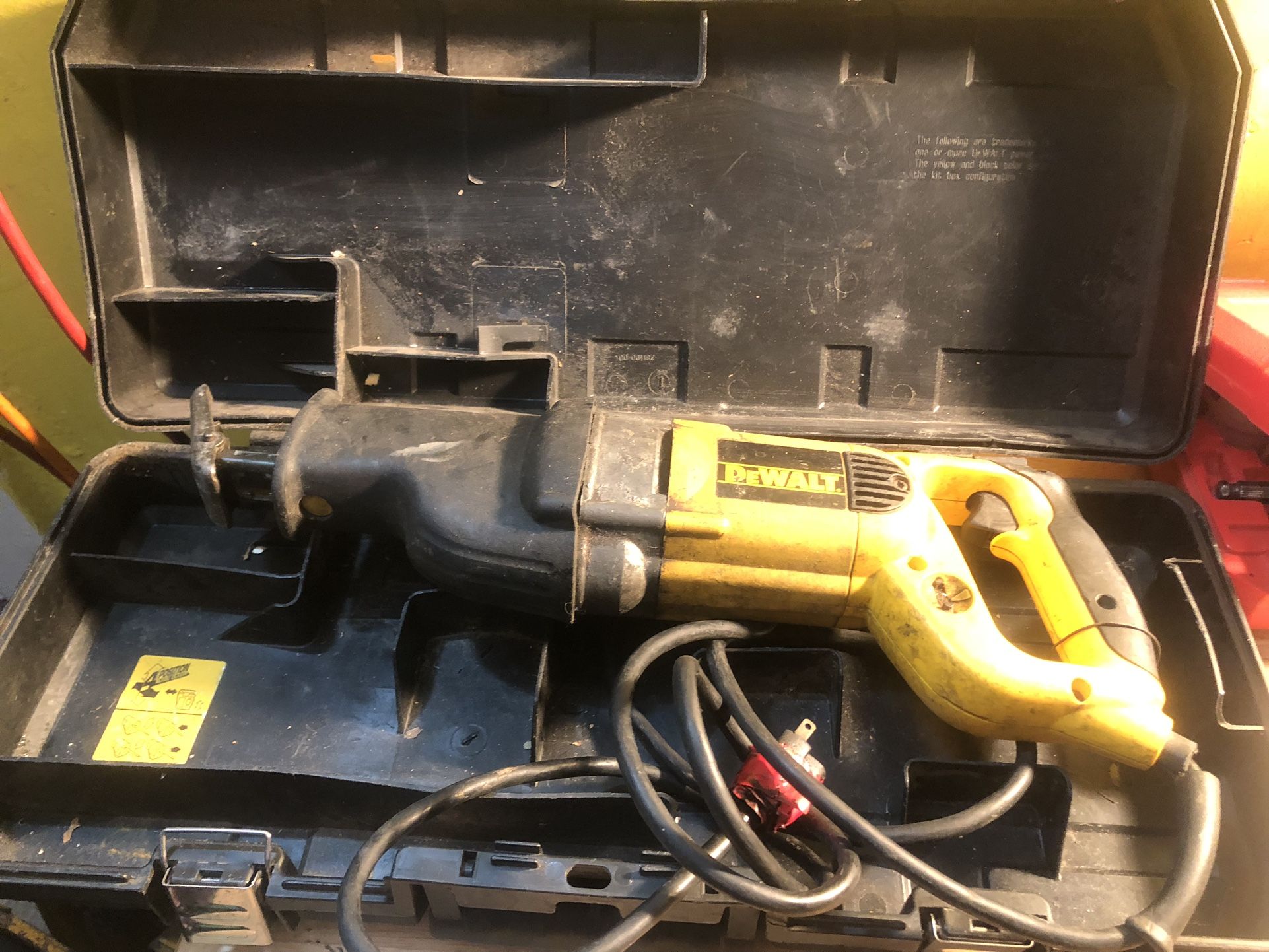 DEWALT DW307 Reciprocating Saw