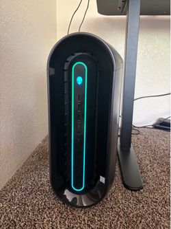 Alienware Aurora R9 Gaming PC Bundle — Intel i9, RTX 2070 Super, Dual 240Hz Monitors + Peripherals+Desk!