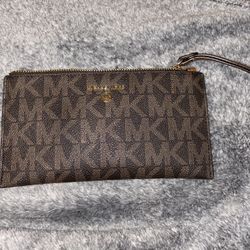 Jet Set Large Signature Logo Wristlet MK