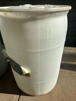 30-GALLON White Plastic Storage Drum Barrel
