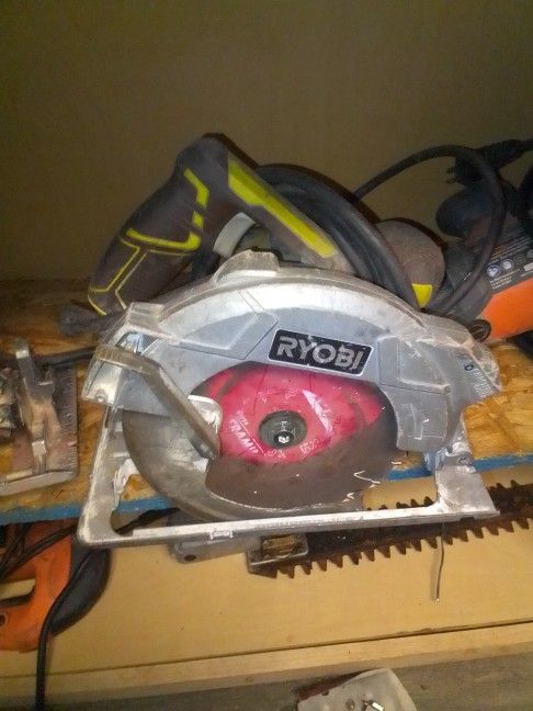Ryobi Saw