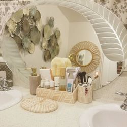 Oval Mirror with Frosted leaves