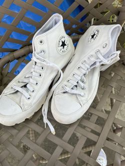 Women’s Converse Size 9