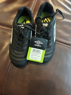Umbro soccer shoes kids  brand new
