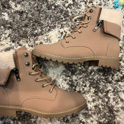 Women’s Size 9 Boots 