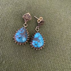 Beautiful Turquoise & Solid Yellow Gold 