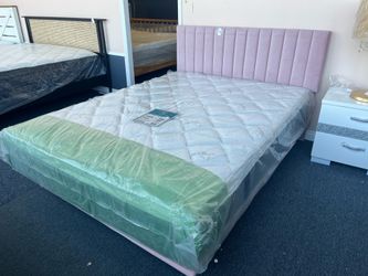 Velvet Queen-size bed frame，$100