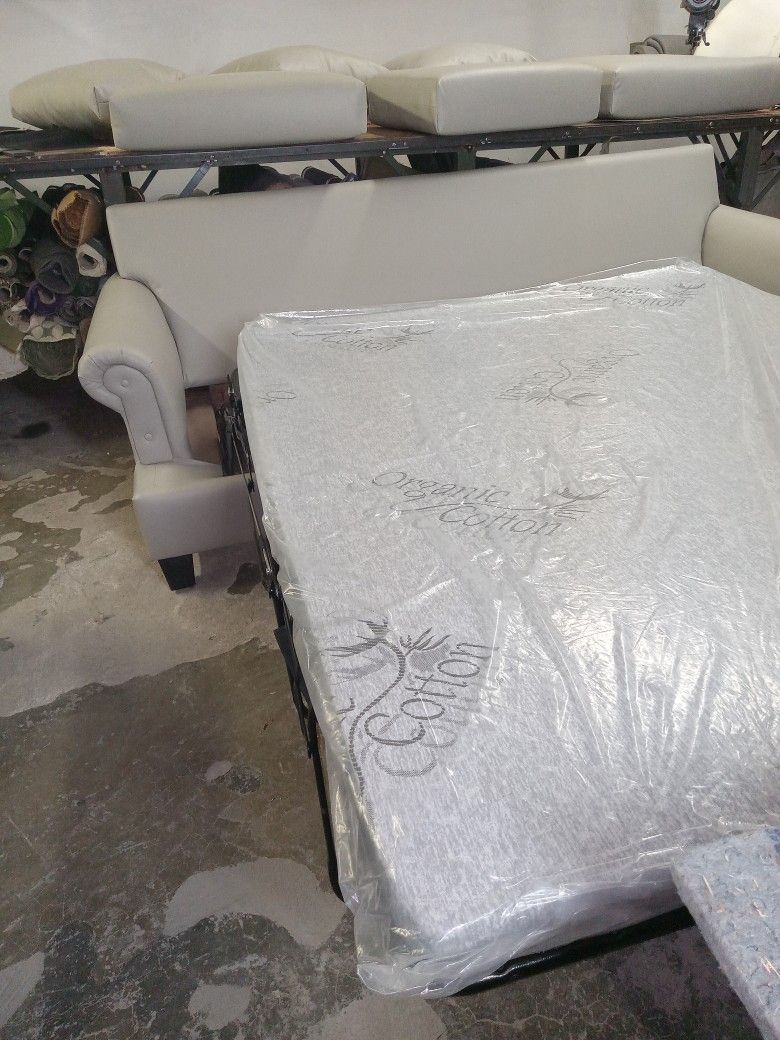 Queen size sofa bed.That's for a sofa bed with the l Love s