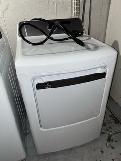 Brand new KENMORE electric dryer (never been used)